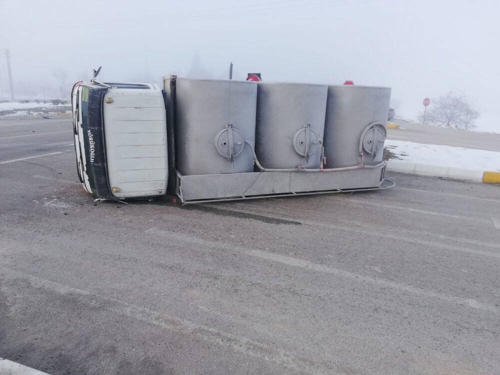 Konya'da yoğun sis kazaya neden oldu: 2 yaralı