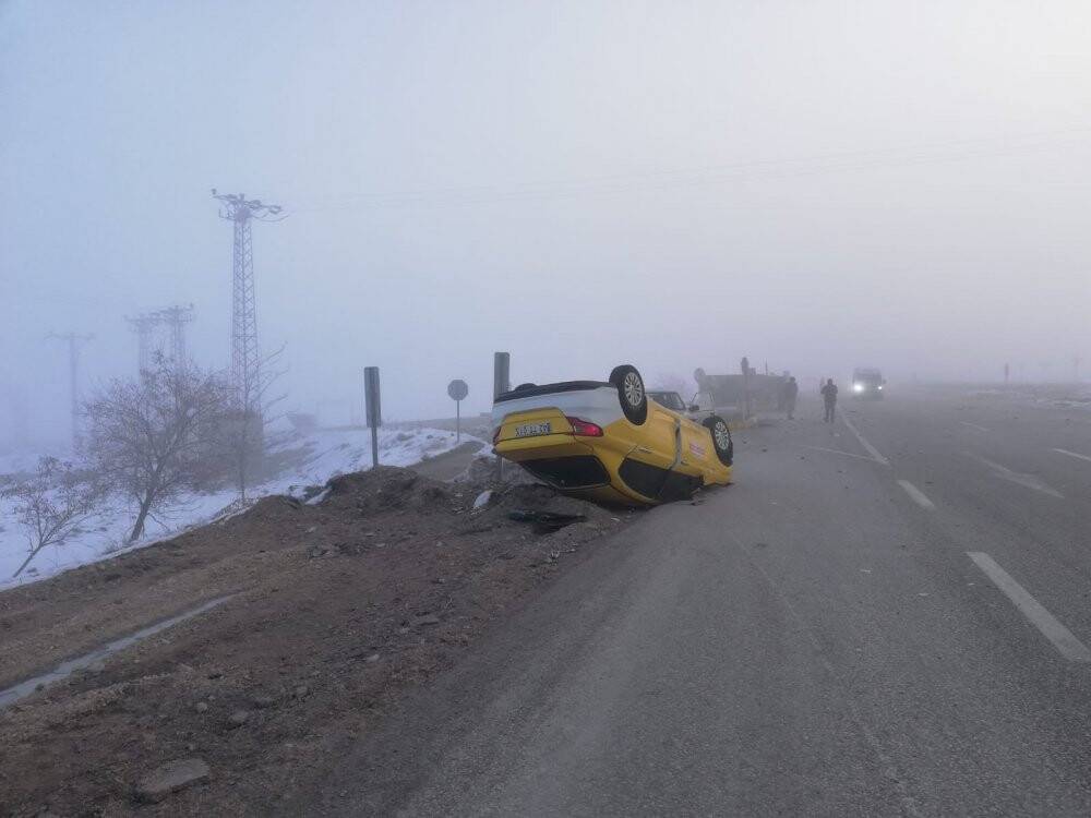 Konya'da yoğun sis kazaya neden oldu: 2 yaralı