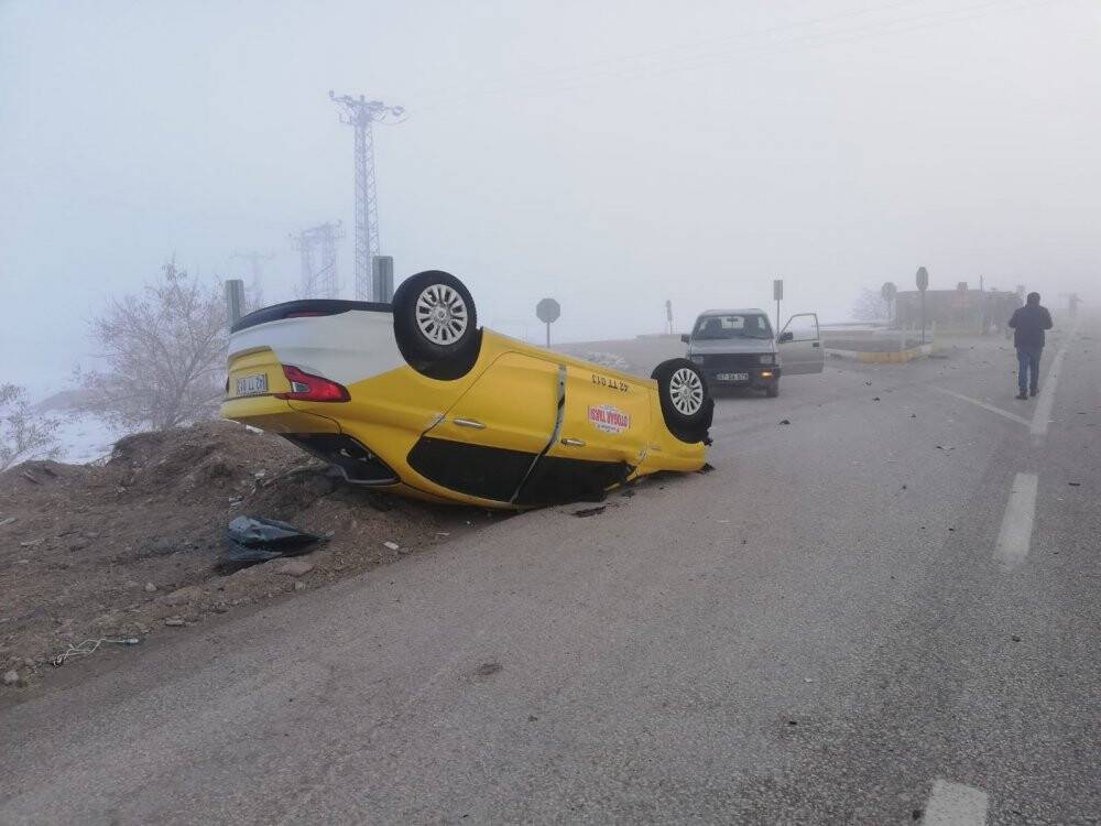 Konya'da yoğun sis kazaya neden oldu: 2 yaralı