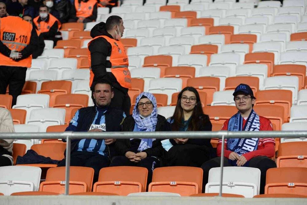 Maça sevgililerle geldiler