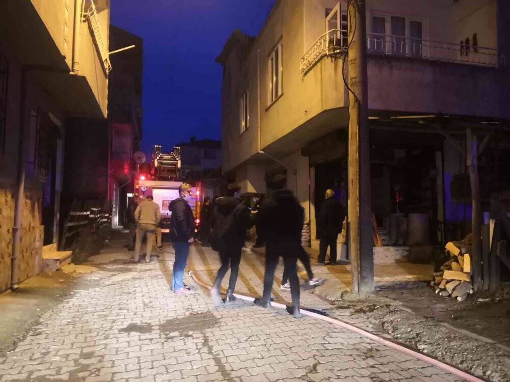 Ordu’da evde sobadan çıkan yangında 2 kişi dumandan etkilendi