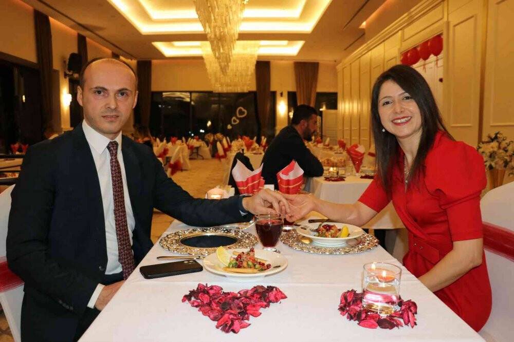 Van’da Sevgililer Günü’nde çiftler eğlendi