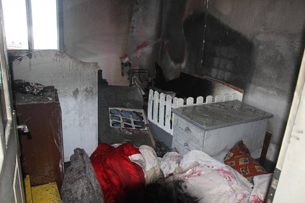 3 yaşındaki ikizler yangında öldü