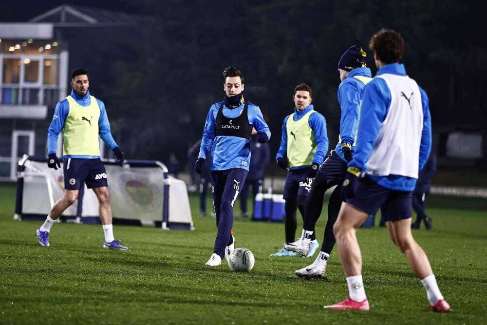 Fenerbahçe, Slavia Prag maçı hazırlıklarını devam ettirdi