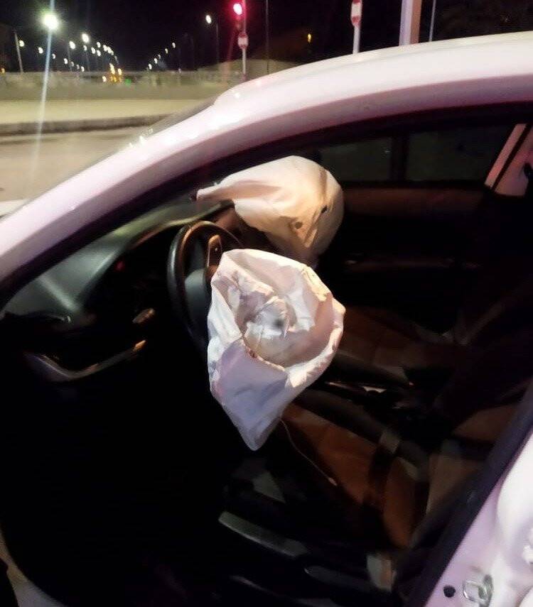 Kaza yapan sürücü aracı bırakıp kaçtı