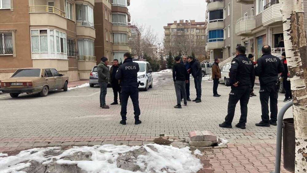 Konya'da bir kişi rski ortağının evini bastı 5 kişiyi yaraladı