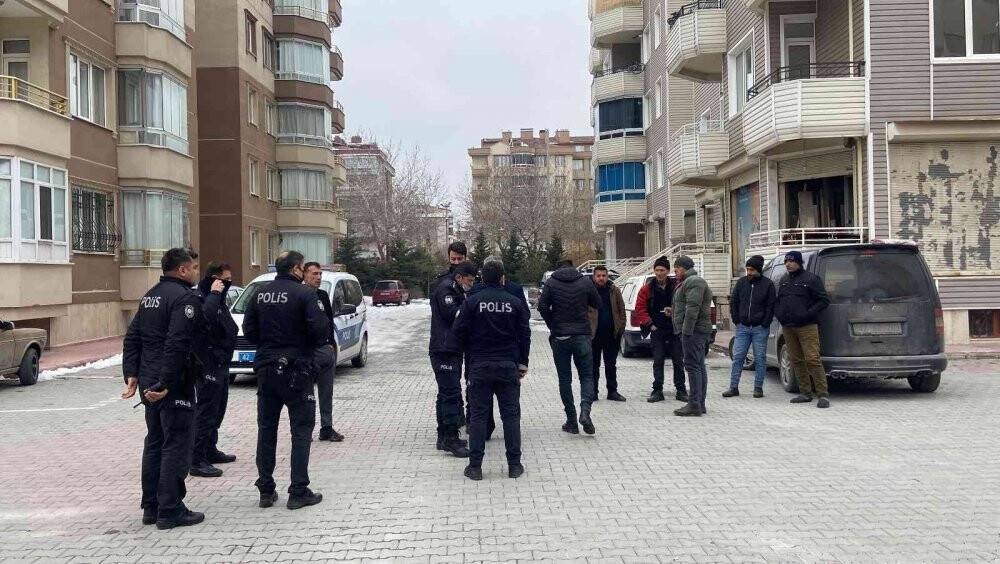 Konya'da bir kişi rski ortağının evini bastı 5 kişiyi yaraladı