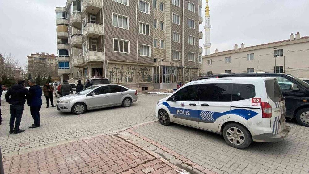 Konya'da bir kişi rski ortağının evini bastı 5 kişiyi yaraladı