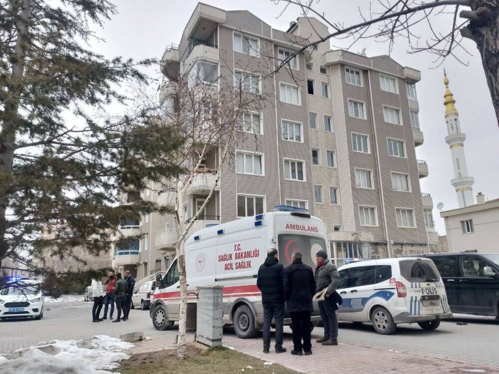 Konya'da bir kişi rski ortağının evini bastı 5 kişiyi yaraladı