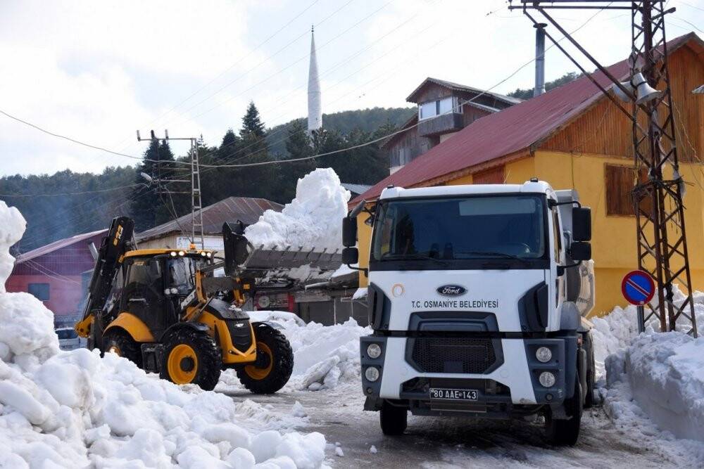 Osmaniye’nin yüksek kesimlerinde karla mücadele sürüyor