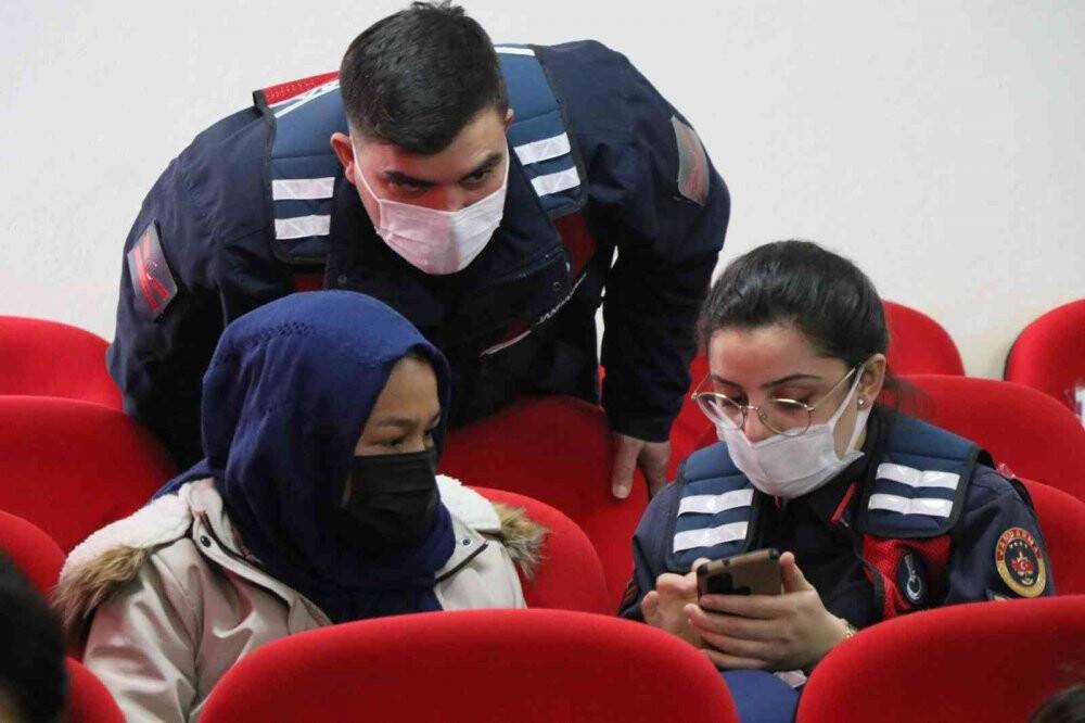 Aksaray’da göçmen kadınlara KADES eğitimi