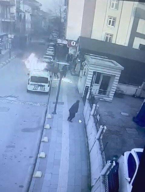 Ekip otosunu böyle ateşe vermiş