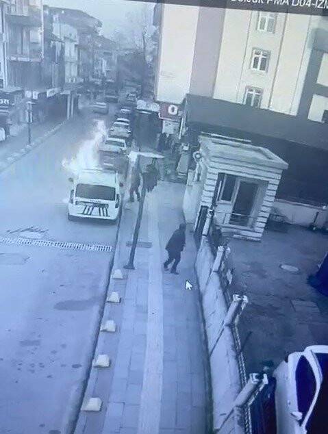 Ekip otosunu böyle ateşe vermiş