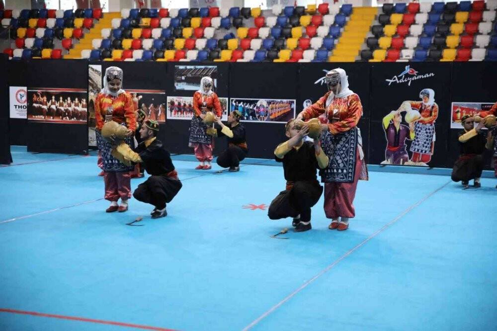 Halkoyunları yarışması görsel şölene dönüştü