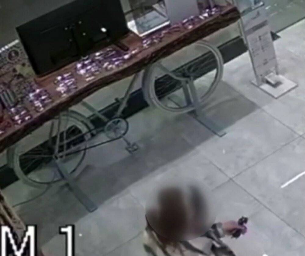 İş yeri hırsızı kamerada