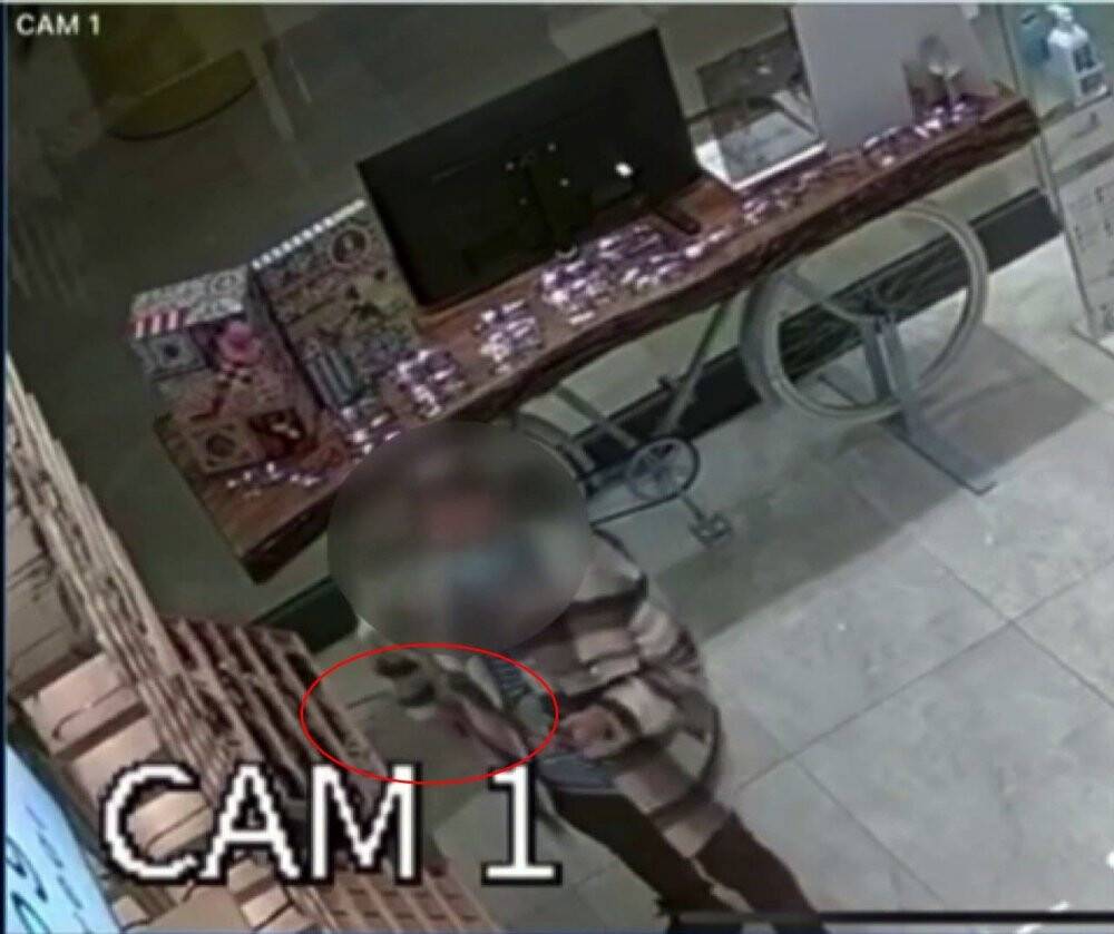 İş yeri hırsızı kamerada