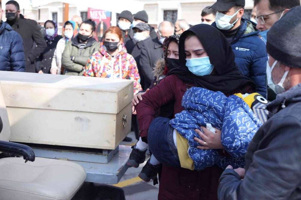 Kovid-19'dan vefat eden sağlık çalışanına acı veda