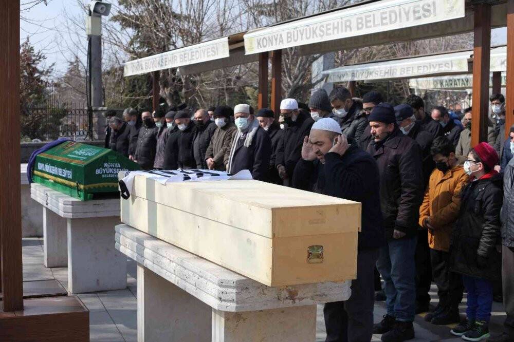 Kovid-19'dan vefat eden sağlık çalışanına acı veda