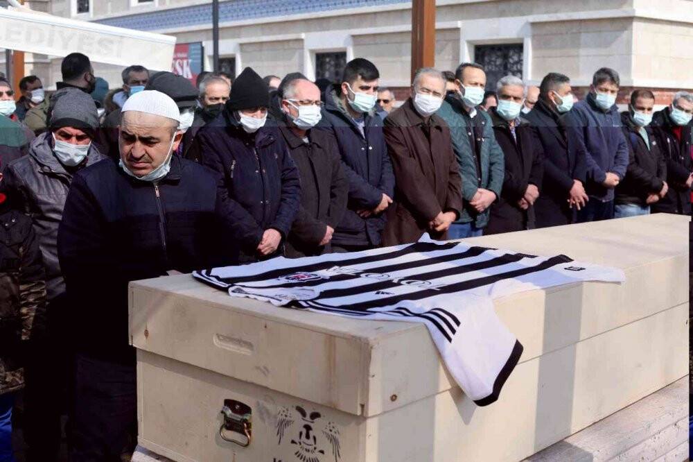 Kovid-19'dan vefat eden sağlık çalışanına acı veda