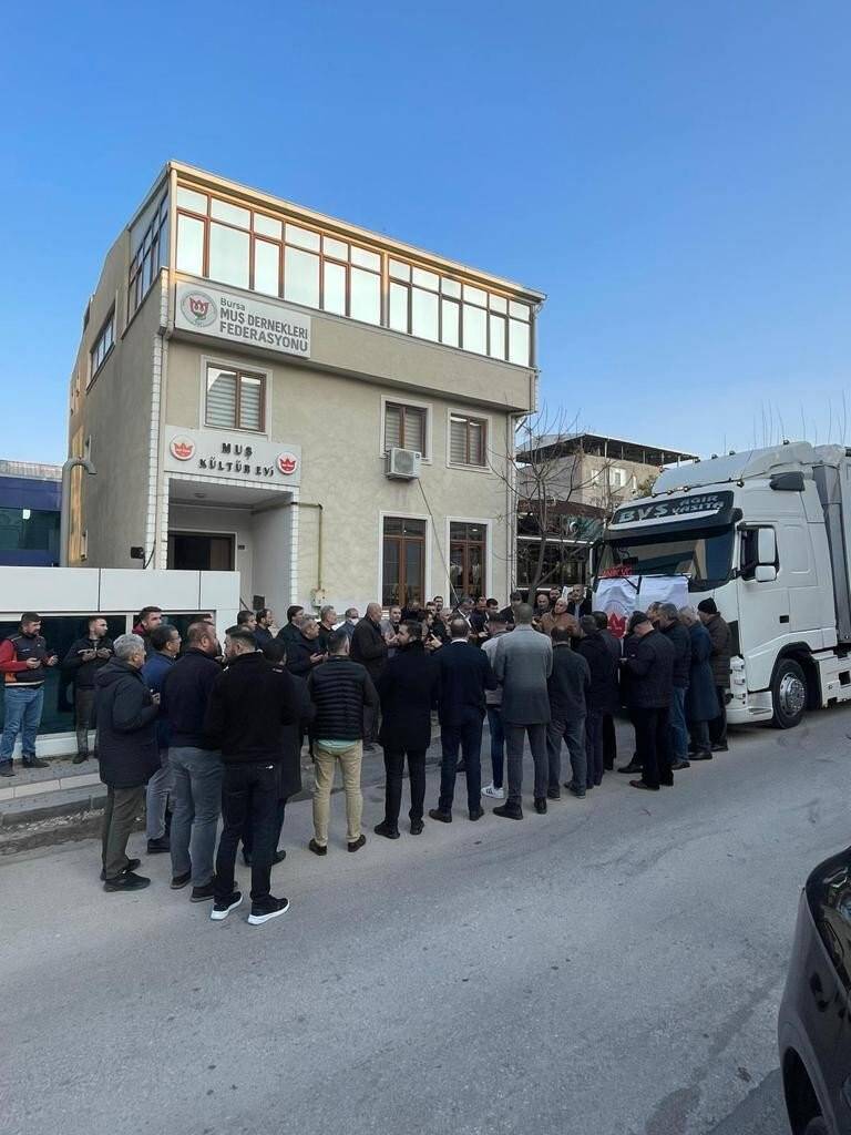Muş İlder’ den Bursa’dan Suriye’ye 346 bin TL’lik yardım tırı