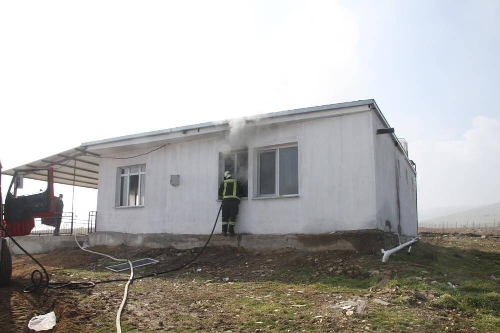 Yangında torunlarını kaybeden dede, cenazede baygınlık geçirdi