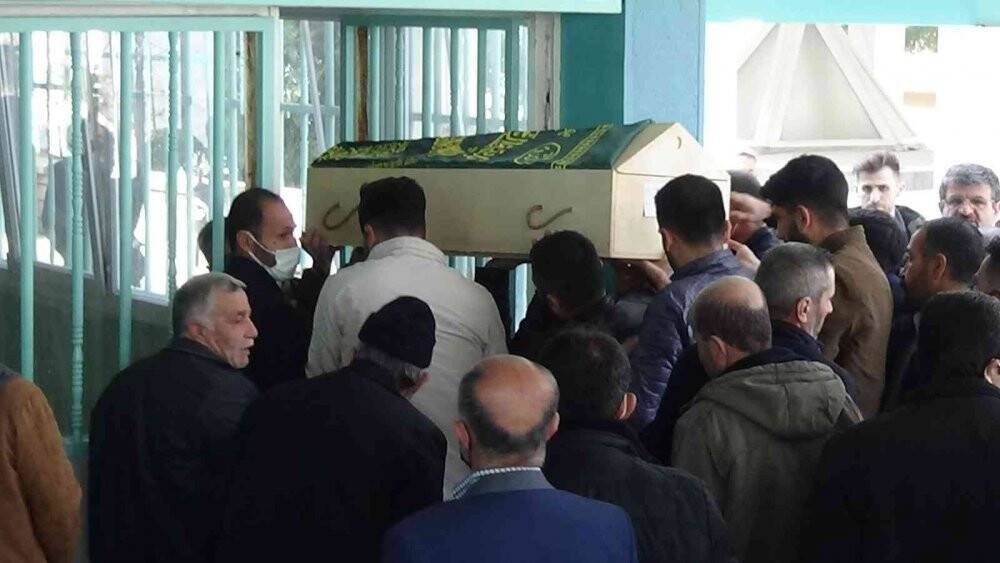 Yangında torunlarını kaybeden dede, cenazede baygınlık geçirdi