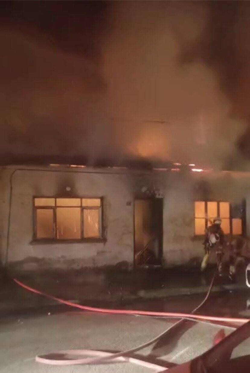 Bursa’da metruk bina ikinci kez alev alev yandı