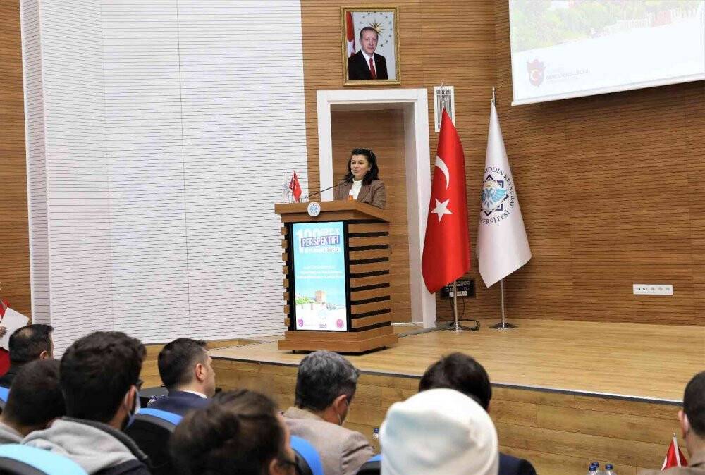 Cumhurbaşkanı Başdanışmanı Türkmenoğlu, ALKÜ’de öğrencilerle buluştu