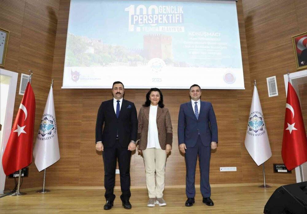 Cumhurbaşkanı Başdanışmanı Türkmenoğlu, ALKÜ’de öğrencilerle buluştu