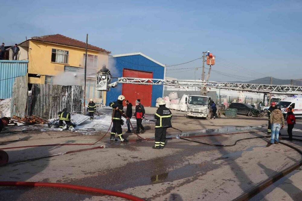 Hurdalık alan alevlere teslim oldu