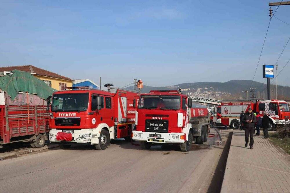 Hurdalık alan alevlere teslim oldu