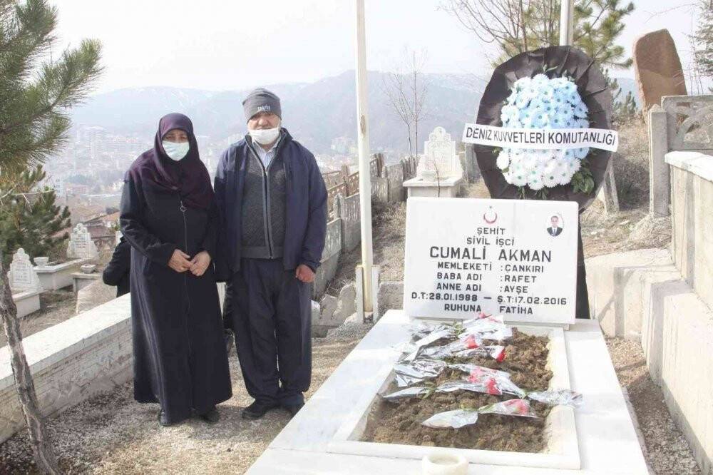 Terör saldırısında şehit düşen Cumali Akman mezarı başında anıldı