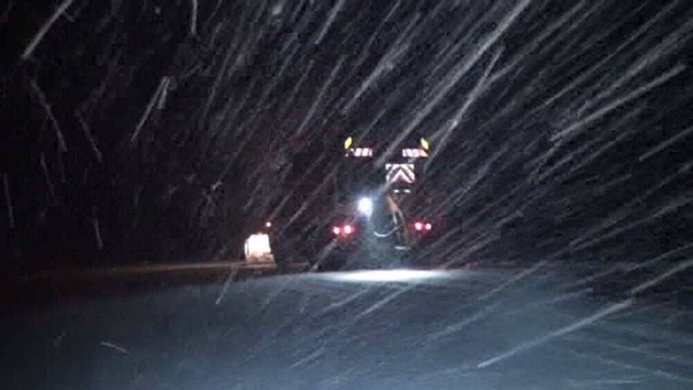 Antalya-Konya karayolu yoğun kar ve tipi nedeniyle tırların geçişine kapatıldı