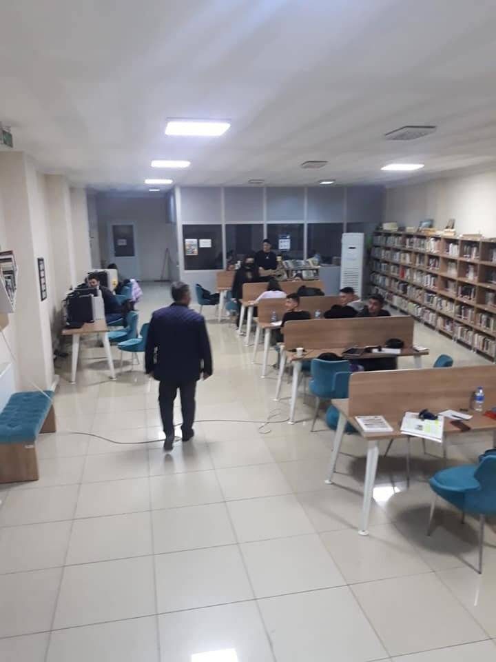 Buharkentli gençler, kütüphaneden çıkmıyor
