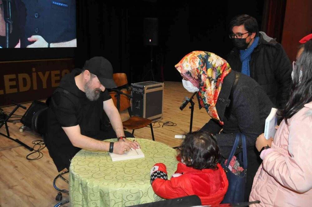 Akşehir’de Talha Bora Öge ile şiir ve türkü şöleni