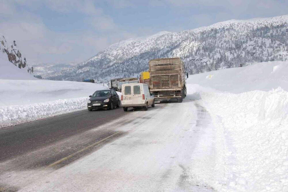 Antalya-Konya karayolu tüm araç trafiğine açıldı