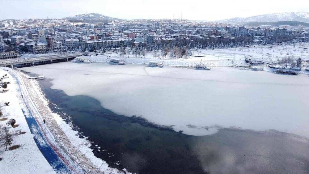 Beyaz gelinliğini giyen Beyşehir Gölü havadan görüntülendi