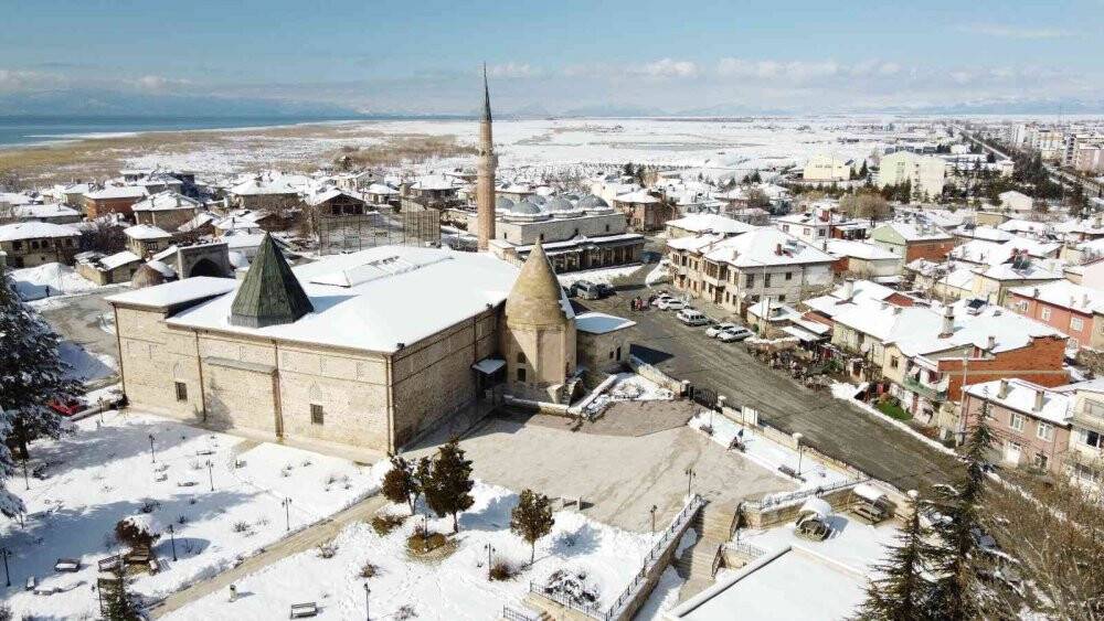 Beyaz gelinliğini giyen Beyşehir Gölü havadan görüntülendi