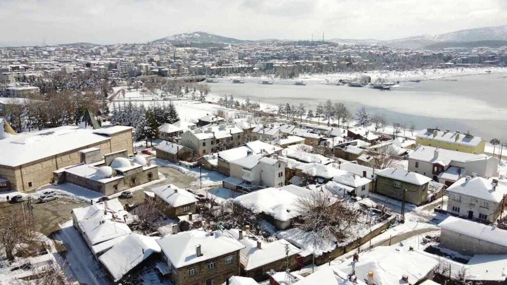 Beyaz gelinliğini giyen Beyşehir Gölü havadan görüntülendi