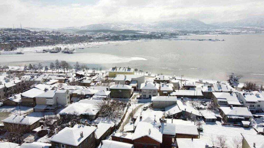 Beyaz gelinliğini giyen Beyşehir Gölü havadan görüntülendi