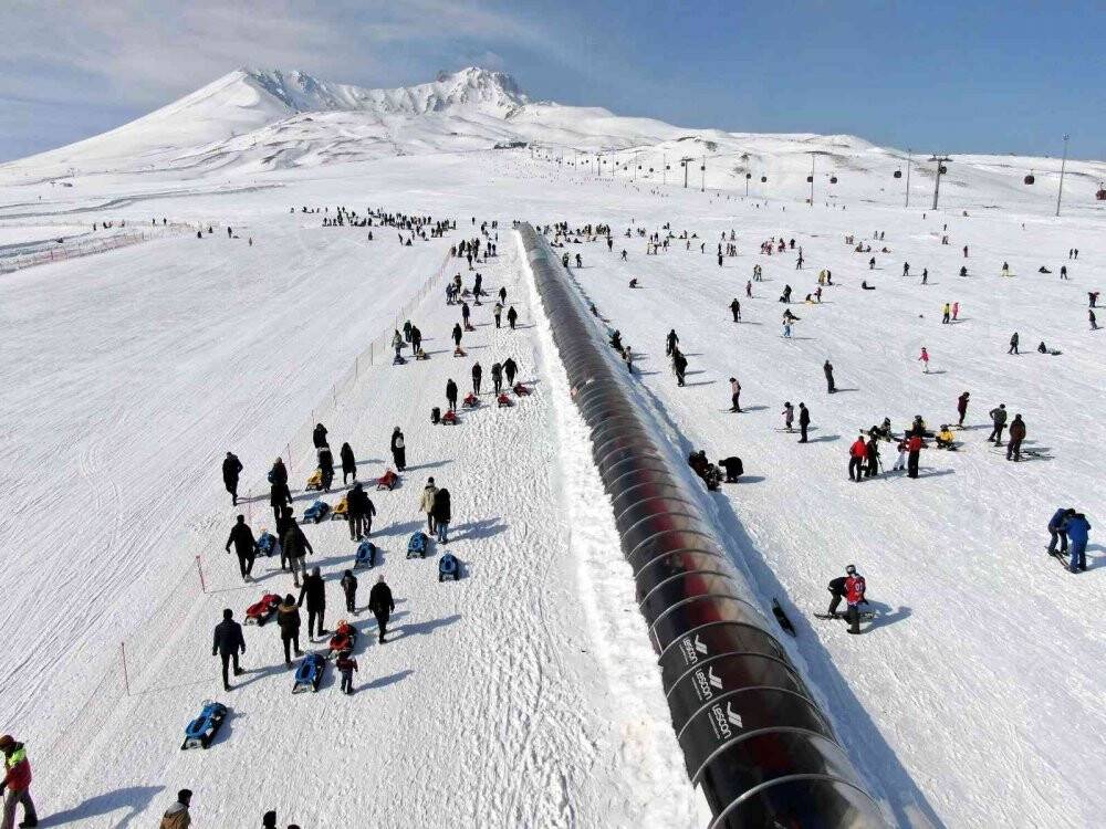 Kayakseverler hafta sonu soluğu Erciyes’te aldı