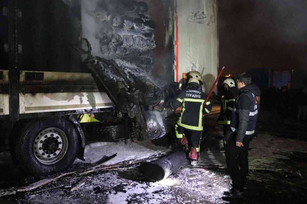Kayseri’de yangın paniği: 10 dükkan ve 3 tır küle döndü