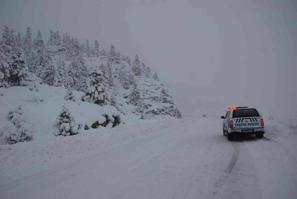 Konya-Antalya karayolu tırlar hariç araç trafiğine açıldı