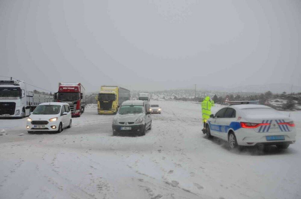 Konya-Antalya karayolu tırlar hariç araç trafiğine açıldı