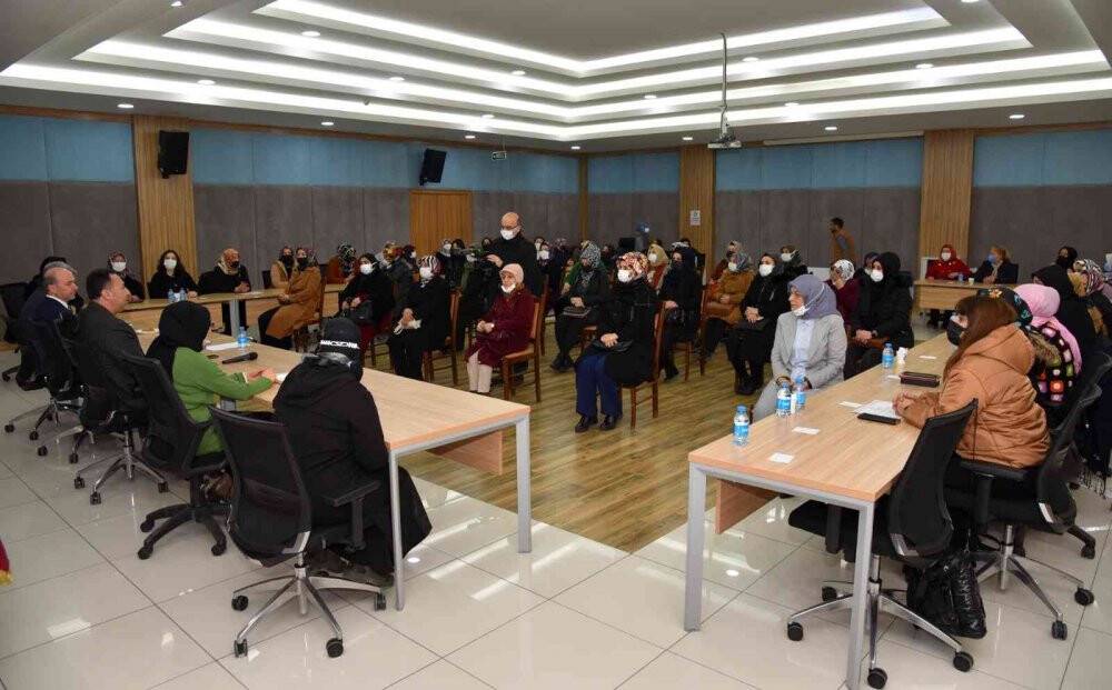 AK Parti Selçuklu Kadın Kolları seçim stratejisini belirledi