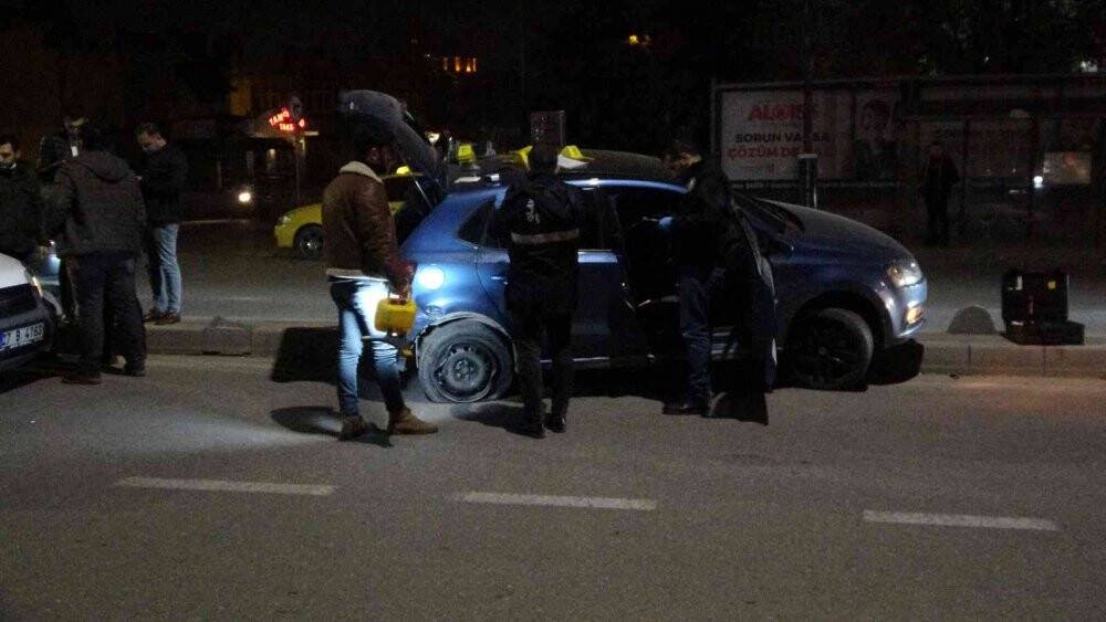 ’Dur’ ihtarına uymayan sürücü kaza yapıp refüje çıktı