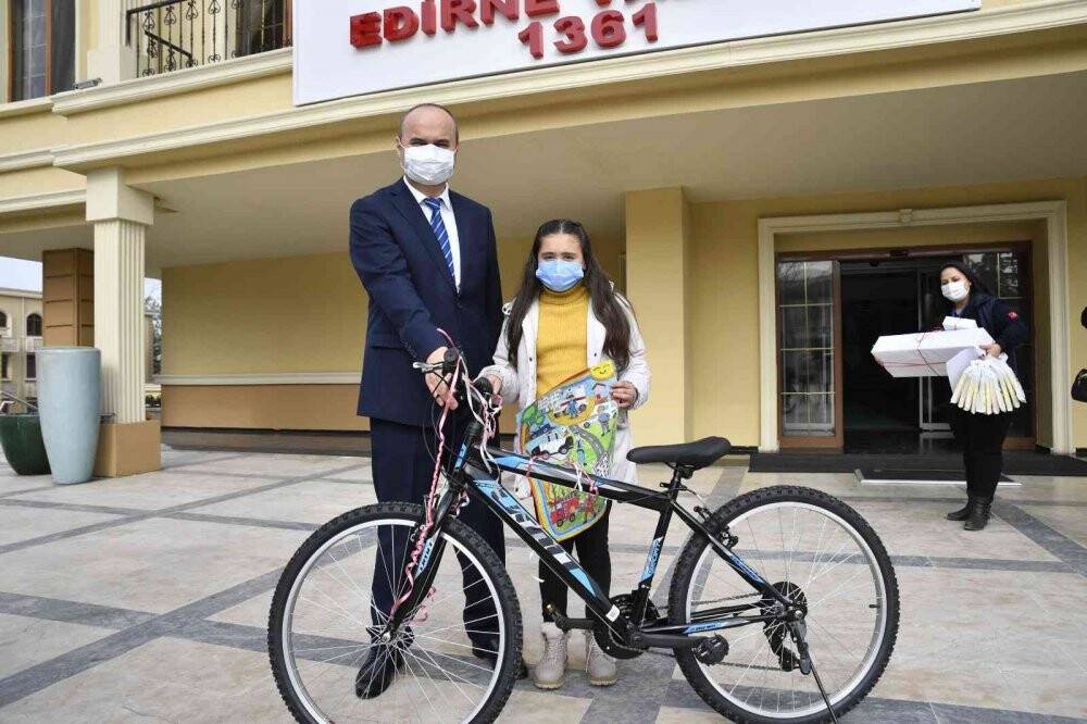 ’112 Hayat Kurtarır’ temalı resim yarışmasında öğrenciler ödüllerine kavuştu