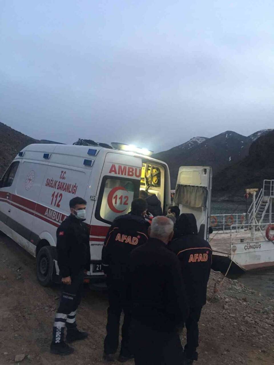 Arazide rahatsızlanan çobana AFAD ekibi ulaştı