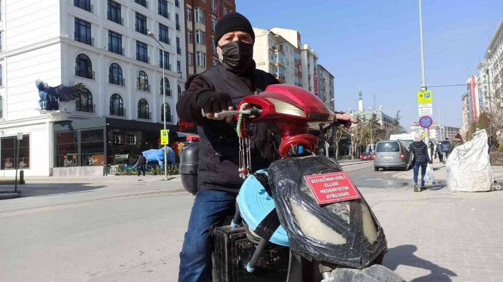 Boyanacak ayakkabı neredeyse o orada