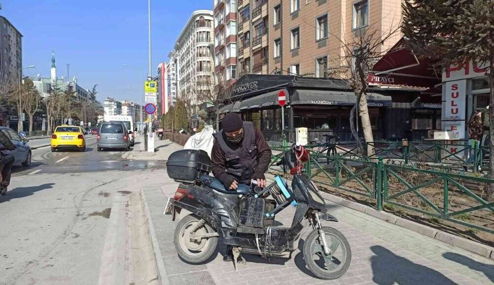 Boyanacak ayakkabı neredeyse o orada